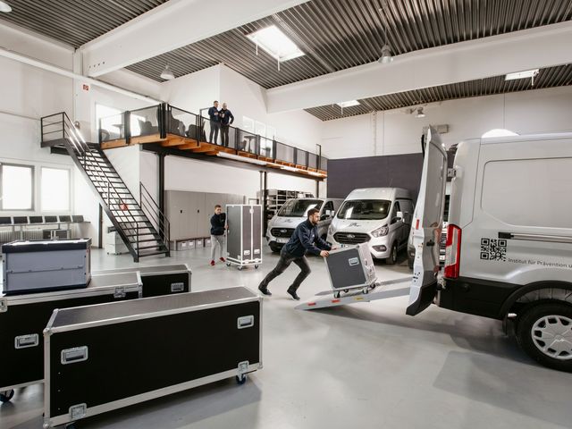 IPN Fahrzeuge in der Halle
